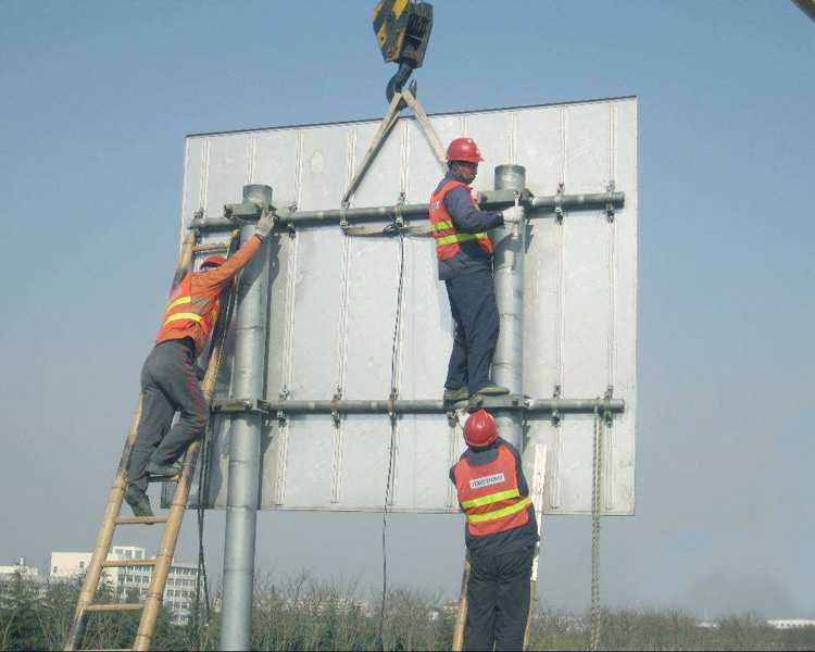 【南京】道路標志牌安裝現(xiàn)場